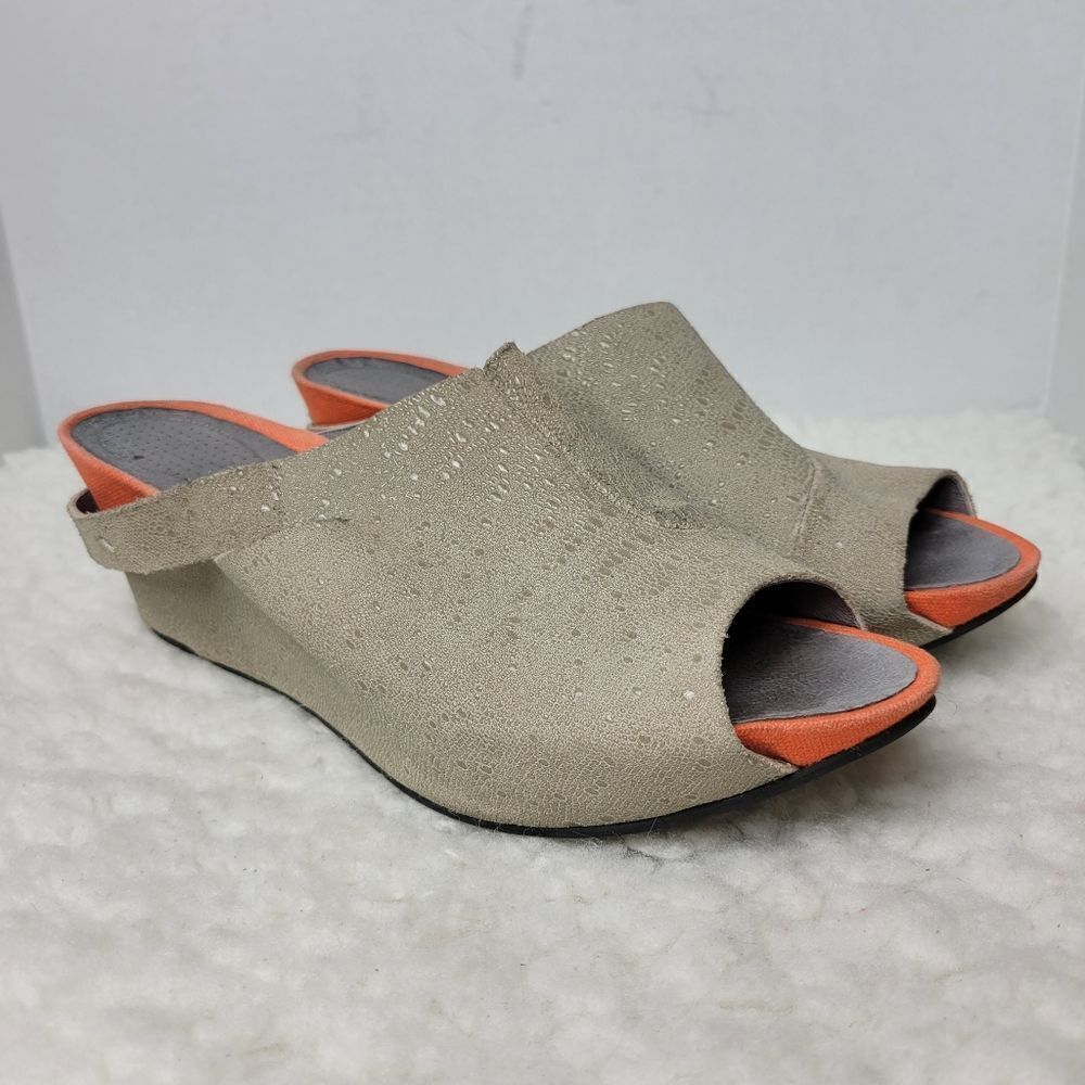 TSUBO Ovid Stingray Womens Size 10 Tan Orange Leather Rocker Wedge Slide